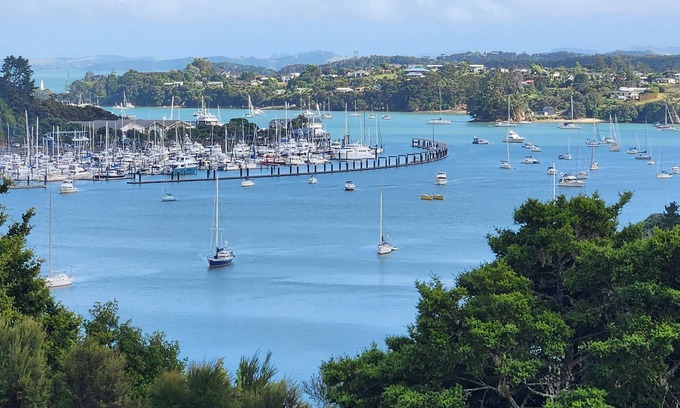 Bay of Islands Cottage | Park-like grounds, stunning sea views & private trail to the water's edge.