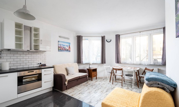 Praga Apartment | Park Praski 2-Bedroom Apartment