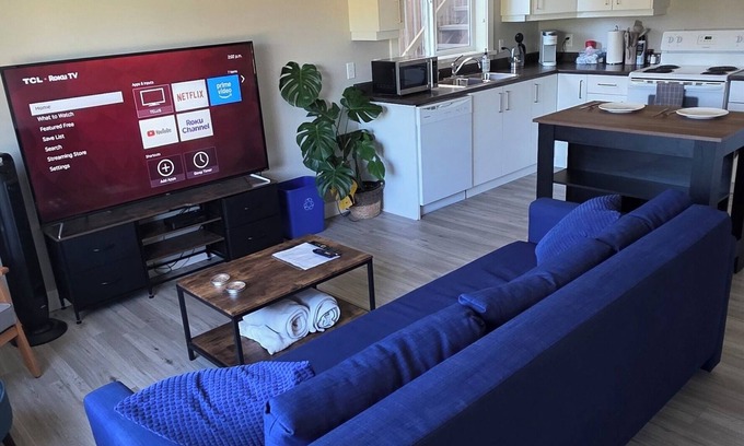 Langford House | Park View Suite - FULL kitchen -private entrance - self checkin-parking on site
