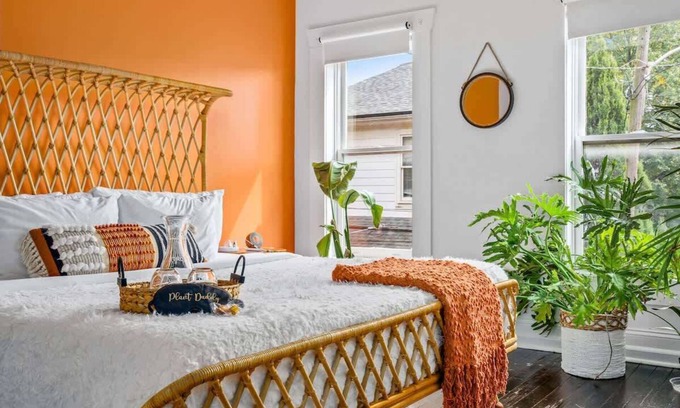 Italian Village House | Parking Free – Short North – Convention – King Bed