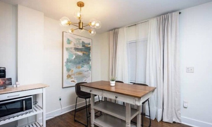 Historic Uptown Apartment | Parkside Duo