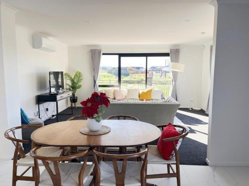Cambridge House | Parkside Retreat Spanking New 5 Bedrooms 3 Baths