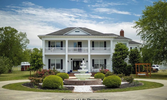 Parkton House | Parkton Place, a destination for 26+ guests and event space.