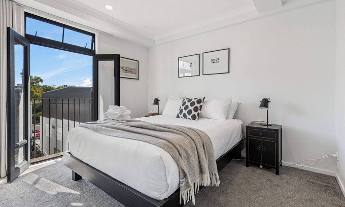 Parnell Apartment | Parnell Apartment - Auckland City Fringe, Stylish 1 bedroom with carpark