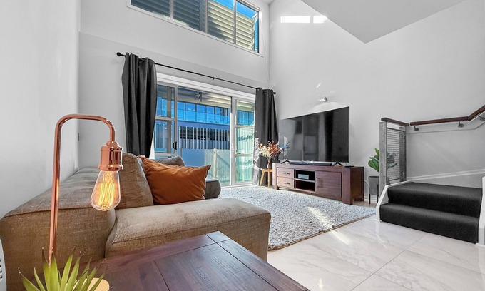 Parnell Apartment | Parnell Escape | Enormous Loft Apartment | Shops