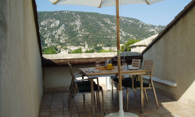 Maubec Apartment | Part of Résidence Lou Boulidou, former vineyard, now unique vacation rentals.