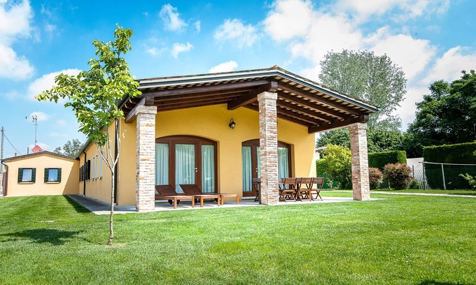 Oriago House | "Particulars of Brenta" - Chiara accommodation - Comfortable house with garden in Venice