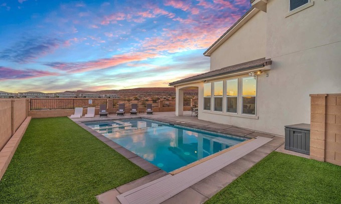 Washington House | Paseos Poolhouse: Pool + Lazy River + Waterslide