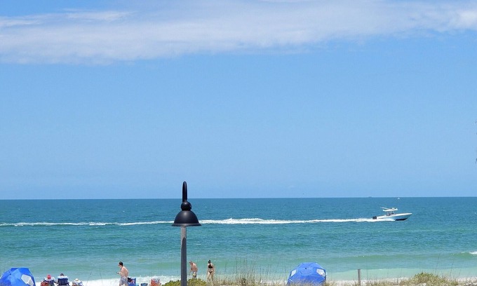 Pass-a-Grille Historic District Condo | Pass a grille Gulf Way Beachfront 13