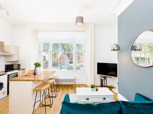 Leamington Spa Apartment | Pass the Keys Central Leamington Spa 2 Bed Flat with Parking