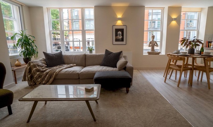 Nottingham City Centre Apartment | Pass the Keys | Charming Central Apartment Steps from Nottingham's Best