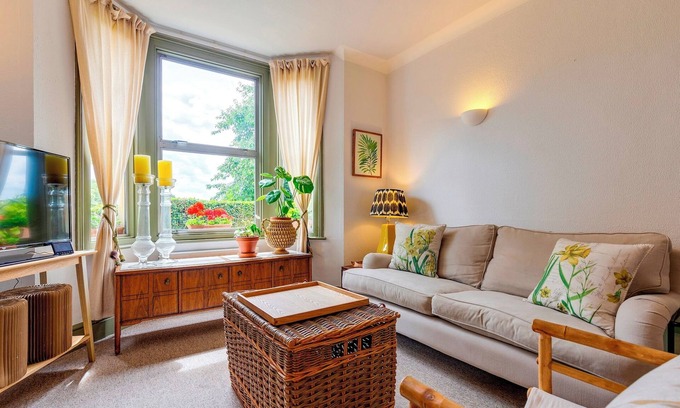 Cambridge House | Pass the Keys | Charming Victorian Terrace in centre of Cambridge