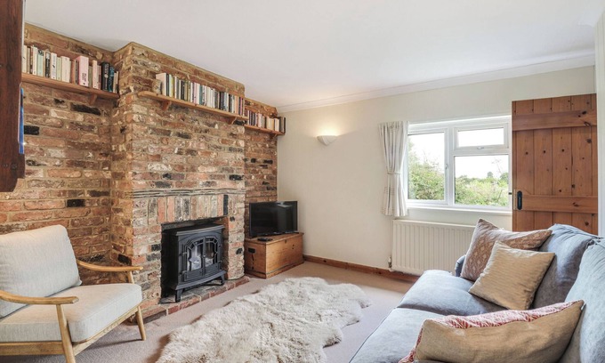 Tonbridge House | Pass the Keys | Cosy Countryside Cottage