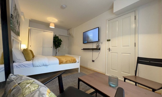 Barnehurst Apartment | Pass the Keys | Cosy Studio Flat Close To Bexleyheath Centre