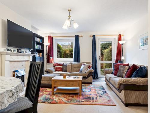 York House | Pass the Keys Cosy York Home with Parking