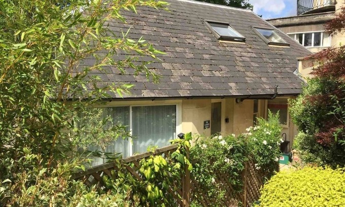 Bath House | Pass the Keys | Delightful Cottage Sydney Gardens private parking