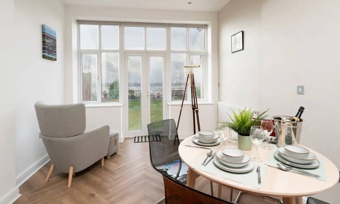 Hoylake Apartment | Pass the Keys | Golfers Haven 2 BD Flat on Hoylake Beach Parking