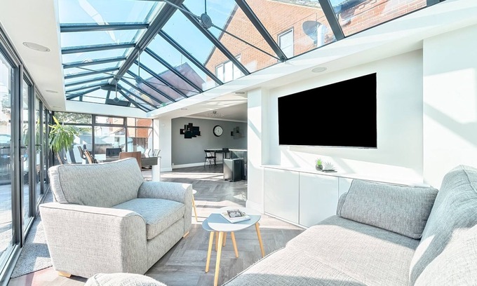 Sandford-on-Thames House | Pass the Keys | Large Family Home + Parking - Oxford