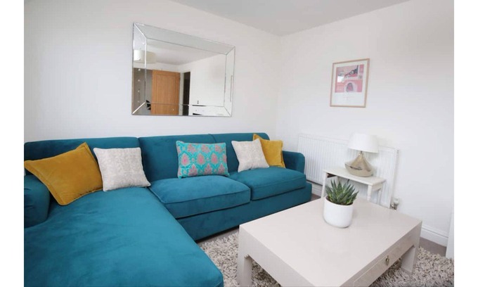 Littlemore Apartment | Pass the Keys | Lovely Oxford 2 Bed Apartment with Free Parking and Garden