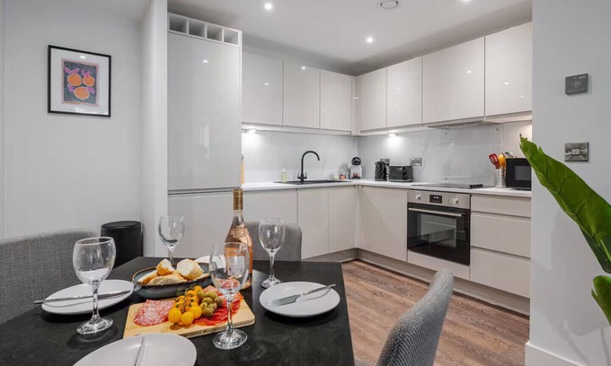 Vauxhall Apartment | Pass the Keys | Luxury Liverpool Flat with Amazing River Views