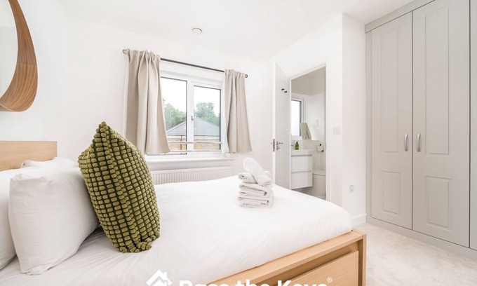 Ascot House | Pass the Keys | Modern Townhouse with Garden and Parking in Ascot