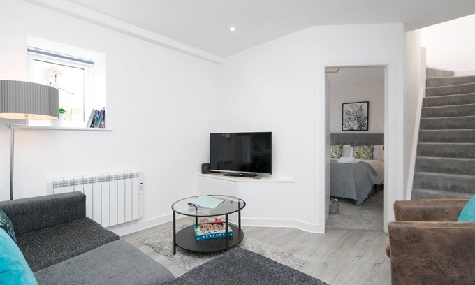 Rhosneigr Apartment | Pass the Keys | Modern 2 bed Apartment in Rhosneigr