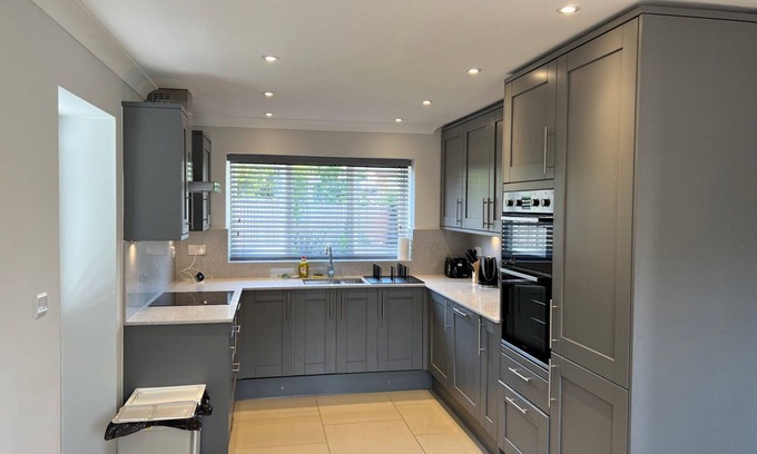 Charvil House | Pass the Keys | Newly built house 4 mins from Twyford Centre