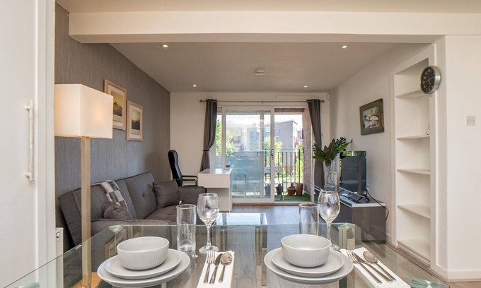 Duddingston Apartment | Pass the Keys | Newly Renovated 1 bedroom Flat - Edinburgh