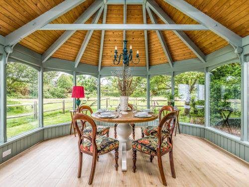 Birdham House | Pass the Keys Pretty Three Bedroomed home near the Beach