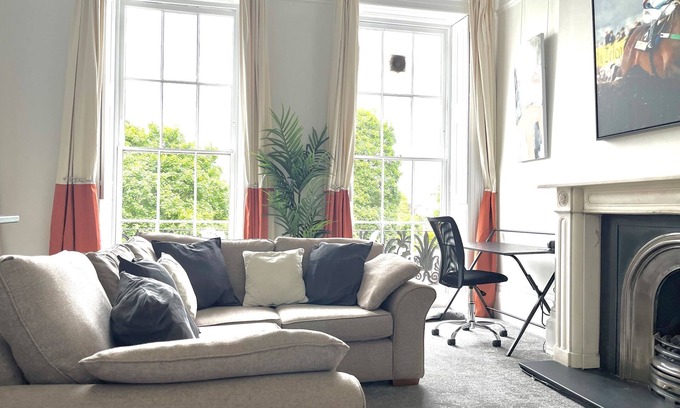 Cheltenham Apartment | Pass the Keys | Regency apartment in central Montpellier sleeps 4
