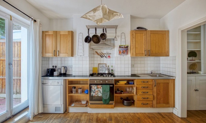 Thurlow Park Apartment | Pass the Keys | SE24, 1BD apart with Kitchen, Parking, Terrace