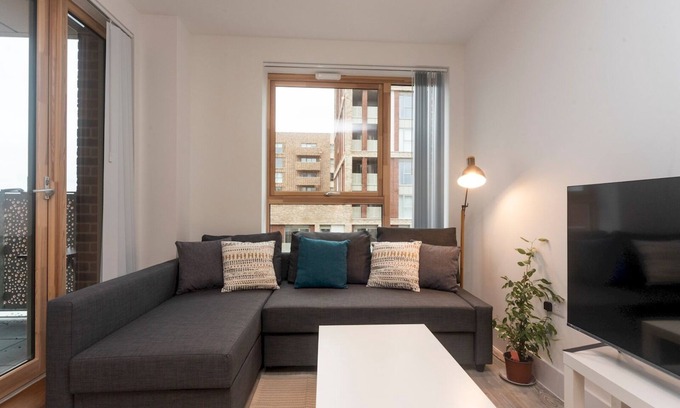 Abbey Wood Apartment | Pass the Keys | Spacious Bright Flat 20 Mins To Central London