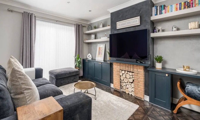 Rickmansworth House | Pass the Keys | Stylish Modern 3 bed house with Parking
