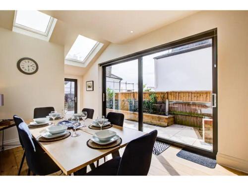 Leigh-on-Sea House | Pass the Keys Stunning house in Leigh
