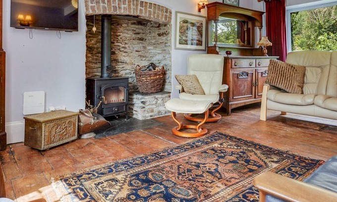 Glandyfi House | Pass the Keys | Traditional 19th C Stone Cottage