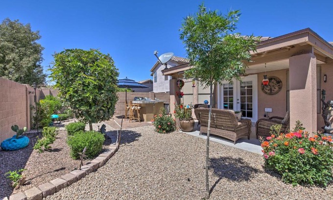 Arroyo Springs House | Patio and Grilling Station Family Home in Glendale