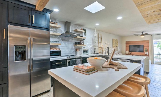 Litchfield Park House | Patio and Workspace Litchfield Park Vacation Rental