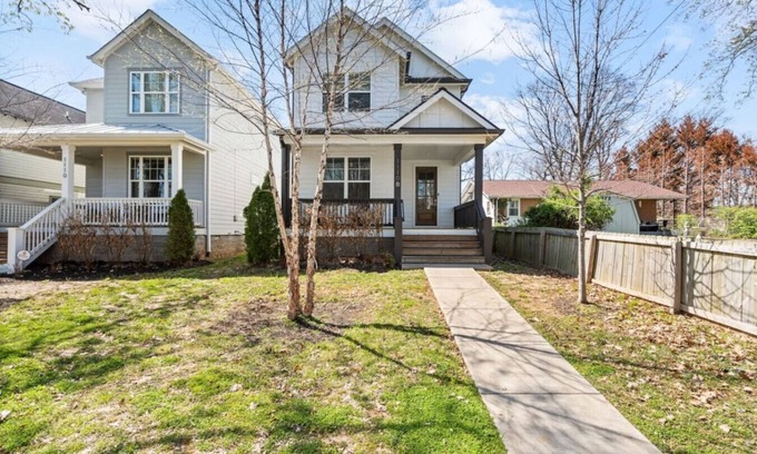 Cleveland Park House | Patio Retreat -Sleeps 12 - East Nash Style!