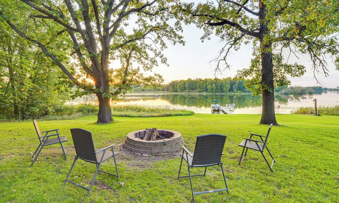 Siren Cabin | Patio, Views & Hot Tub: Quiet Lakeside Cabin