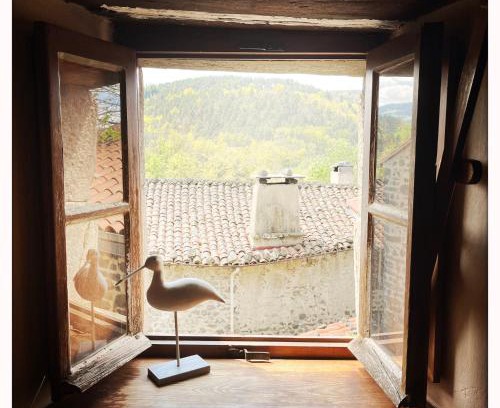 La Celle-sous-Gouzon Bed & Breakfast | Pause bien-être & nature dans la chambre du moine