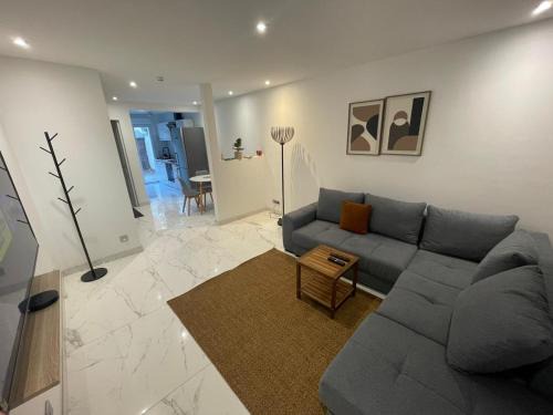 Carrieres-sous-Poissy Villa | Pavillion Peuple de l'Herbe