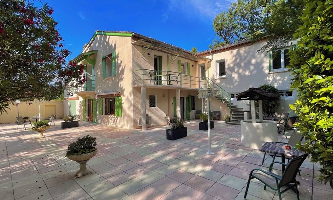 Chateauneuf-du-Rhone Apartment | Pavillon de l'Etang