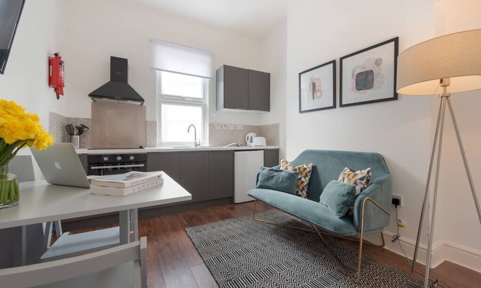 Abingdon Apartment | PBC | Studio Apartment Earl's Court 121 EC4