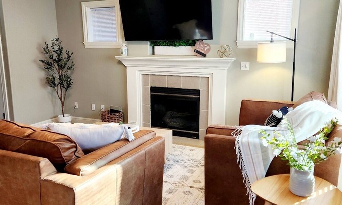 Wilkes East House | PDX/Gresham Home with King Bed and Dedicated Office Space