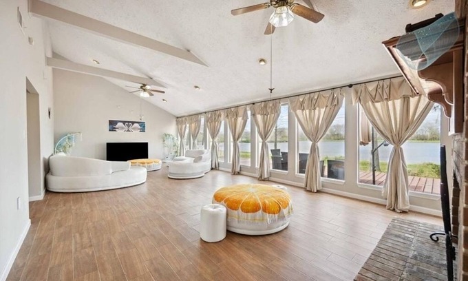 College Park House | Peace and beauty lake view of Many and large glass windows. All new furnitures!