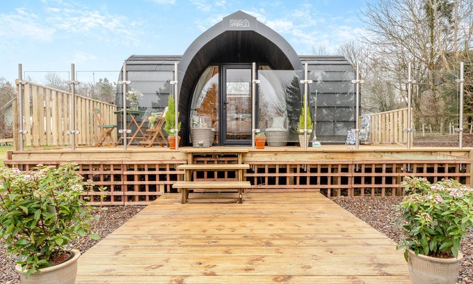 Penicuik Cottage | Peace and quiet, sat in the middle of your own field with a private hot tub.
