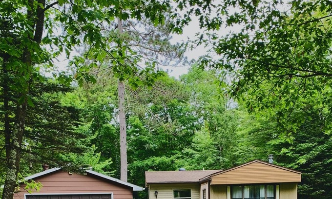 Rhinelander Cottage | Peaceful 2 bedroom, 1 bathroom cottage off Mars Lake