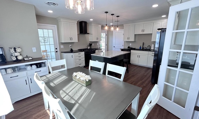 Schenectady House | Peaceful 3BR One Story Near Everything, Fully Stocked, Firepit, BBQ, Fireplace+