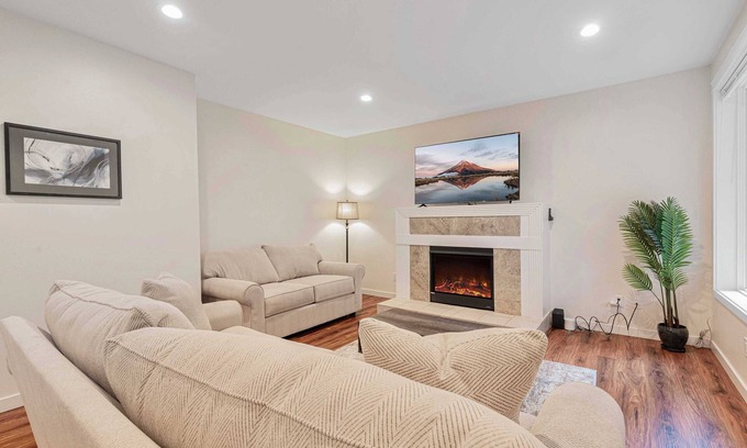 Kent House | Peaceful 5BR Haven w/Dedicated Workspace & Garage｜Flexible Lease｜#41907