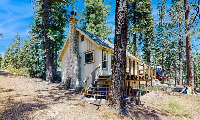Arnold Cabin | Peaceful and charming rustic cabin for outdoor enthusiasts